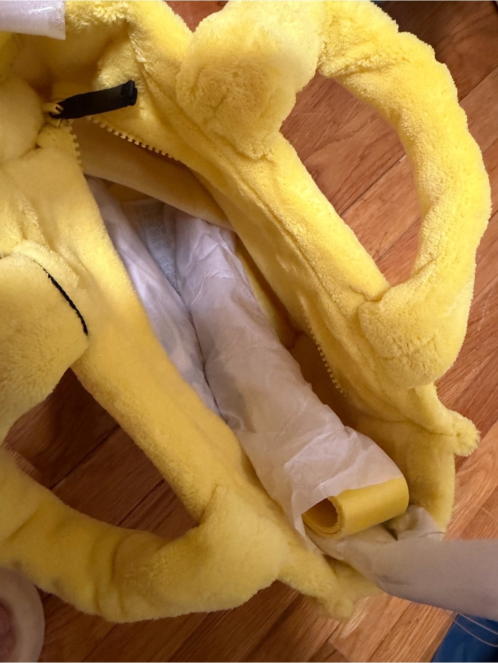 Marc Jacobs Plush Yellow Tote with Embroidered Logo - Picture 4 of 5